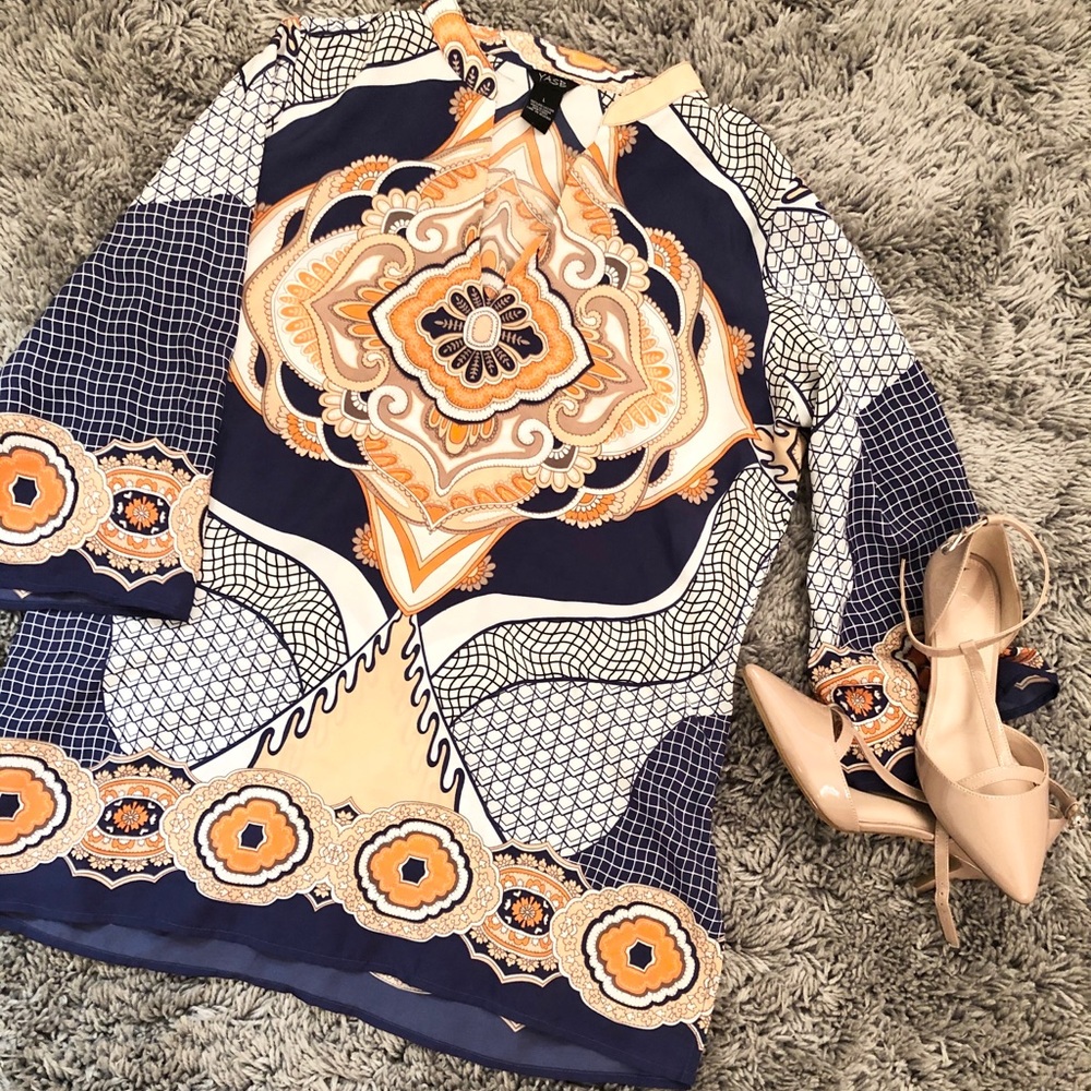 COPY - Beautiful tunic. Peach and navy.